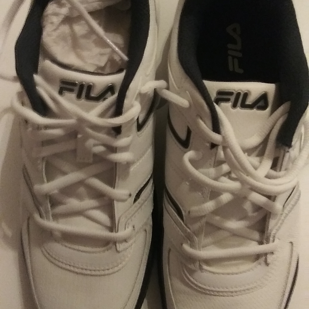 Men's FILA tennis shoes size 10 width narrow